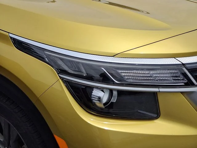 Used 2021 Yellow Kia S image 12