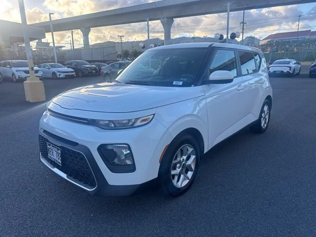 Used 2022 White Kia LX image 1