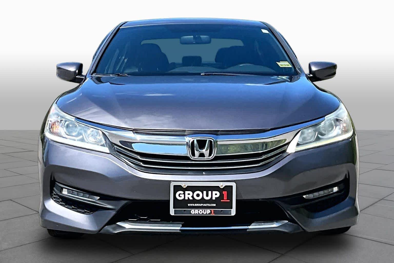 Used 2017 Modern Steel Metallic Honda Sport SE image 4