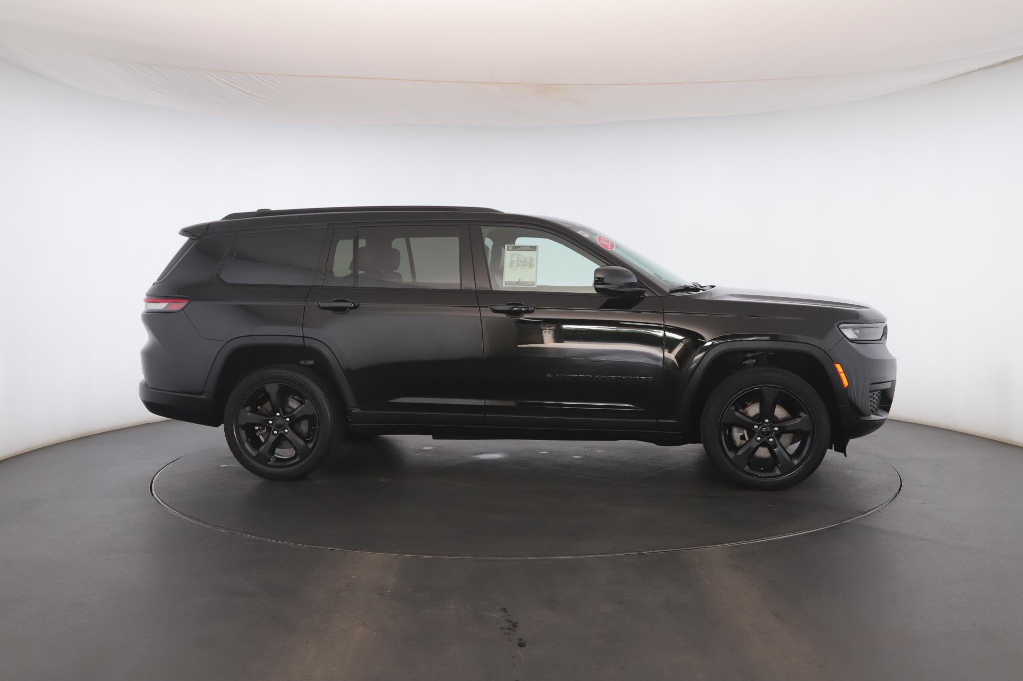 Used 2023 Diamond Black Crystal Pearlcoat Jeep Altitude 4x4 image 21