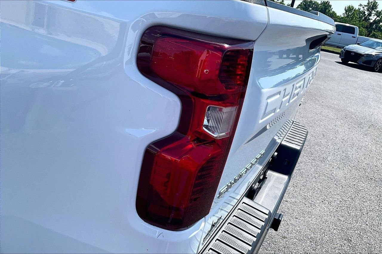 Used 2022 Summit White Chevrolet 4WD Crew Cab Short Bed Custom Trail Boss image 26
