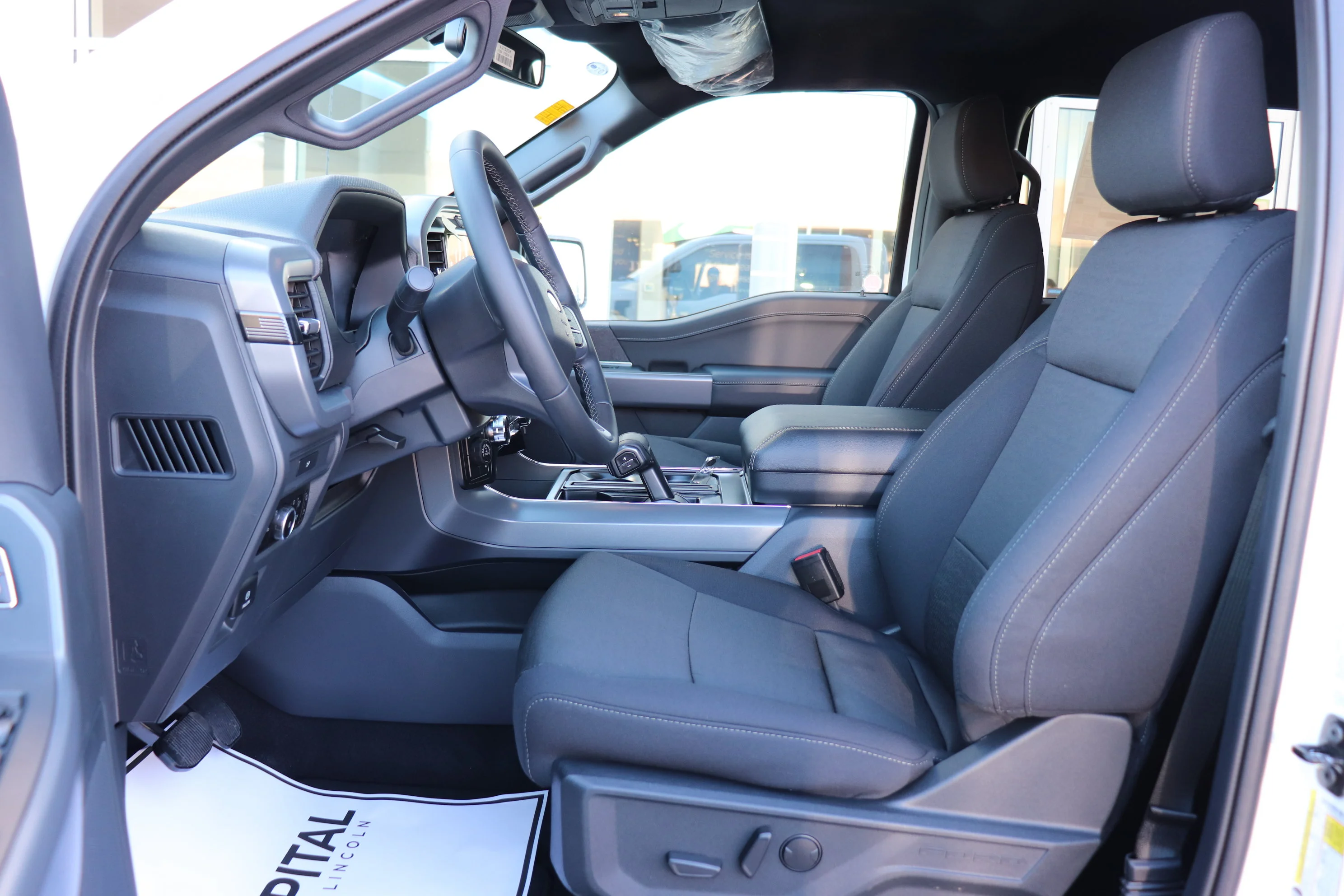New 2026 OXFORD WHITE Ford XLT image 10
