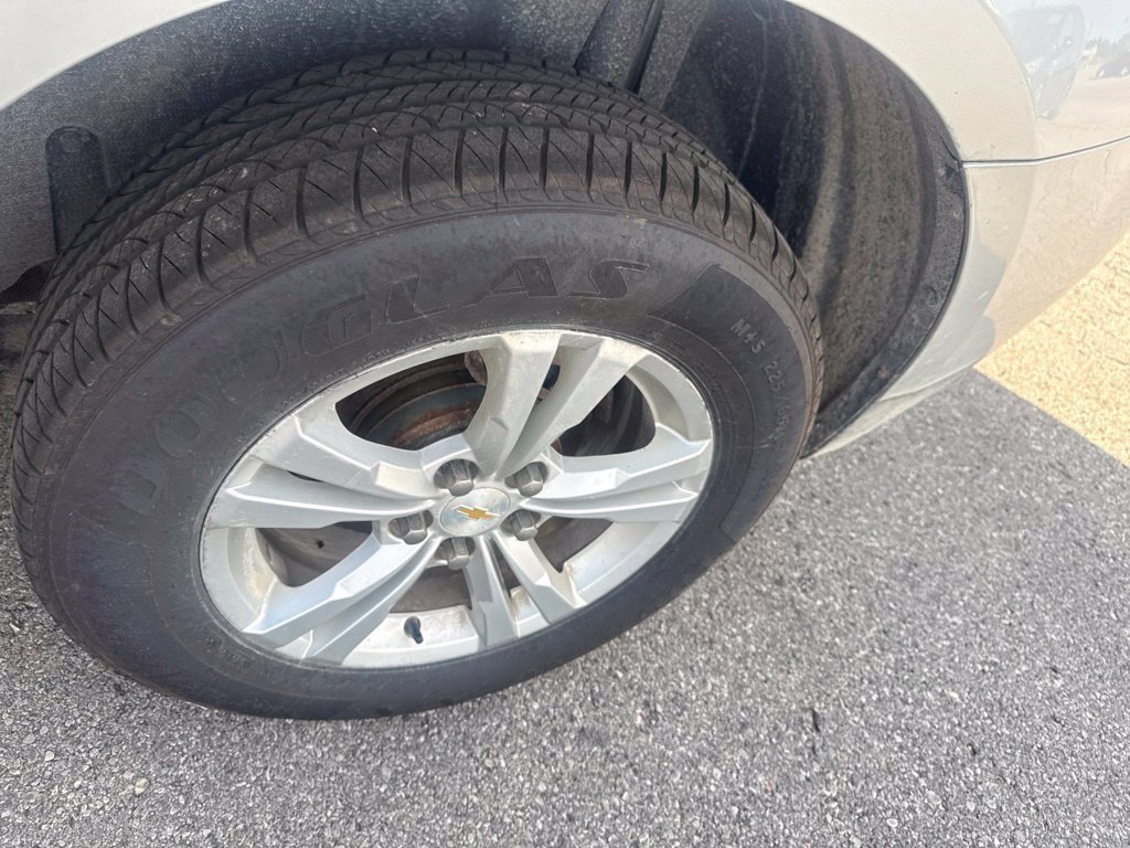 Used 2015 Silver Ice Metallic Chevrolet LT image 24