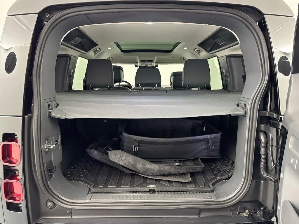 Certified Used 2024 Black Land Rover X-Dynamic SE image 27