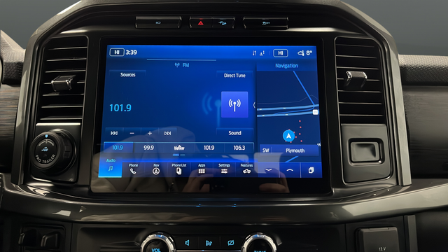 Used 2023 Atlas Blue Metallic Ford XLT image 28