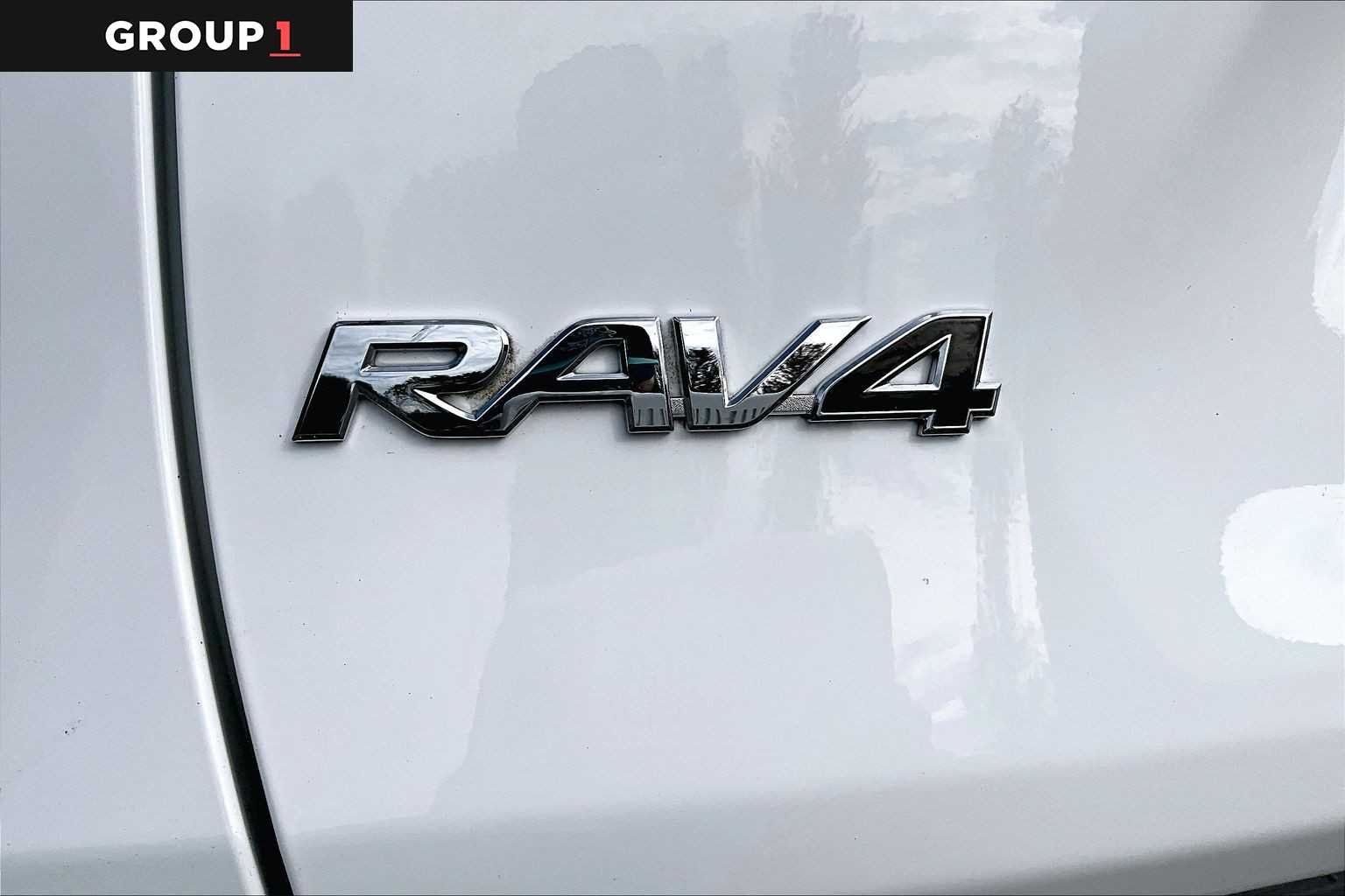 Used 2020 Super White Toyota Hybrid LE image 33