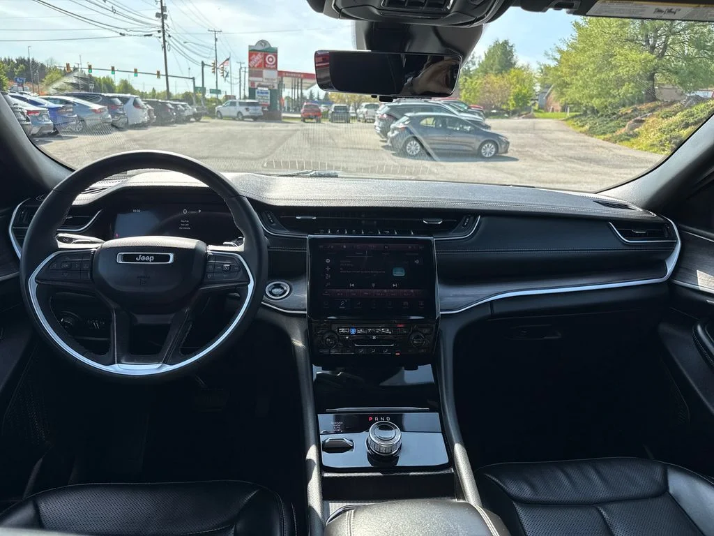 Used 2024 Silver Jeep Limited image 13