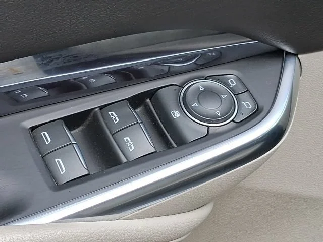 Used 2021 Crystal White Tricoat Cadillac Luxury image 19