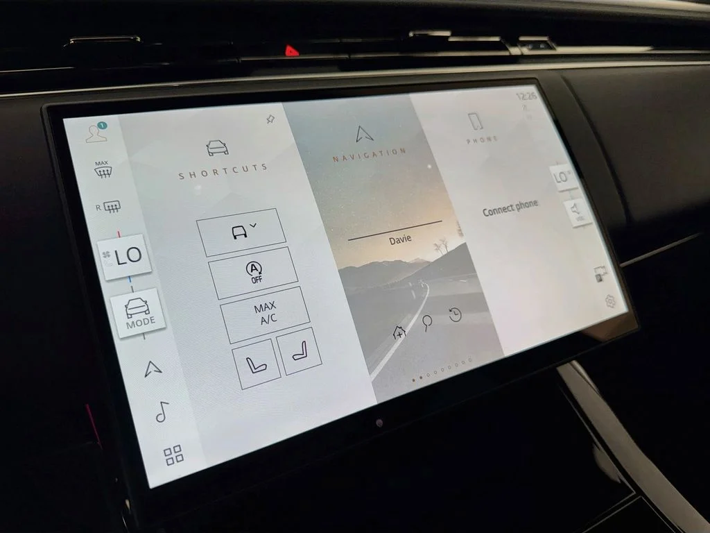 New 2026 Charente Grey Land Rover Dynamic SE image 15