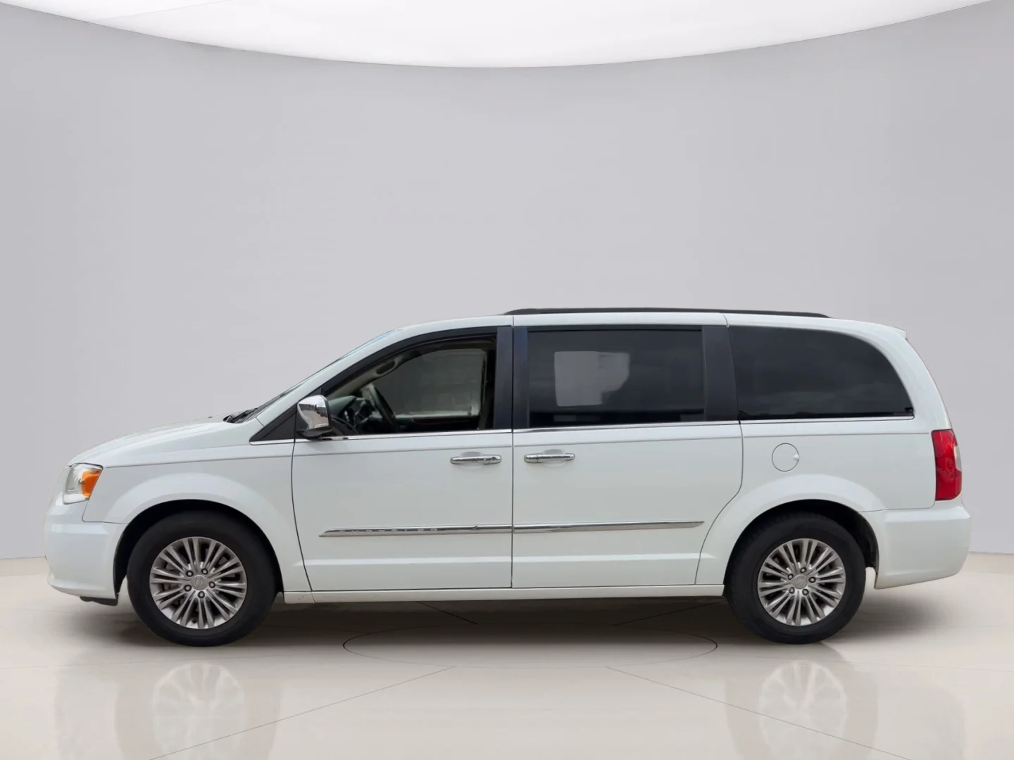 Used 2016 White Chrysler TOURING-L image 2