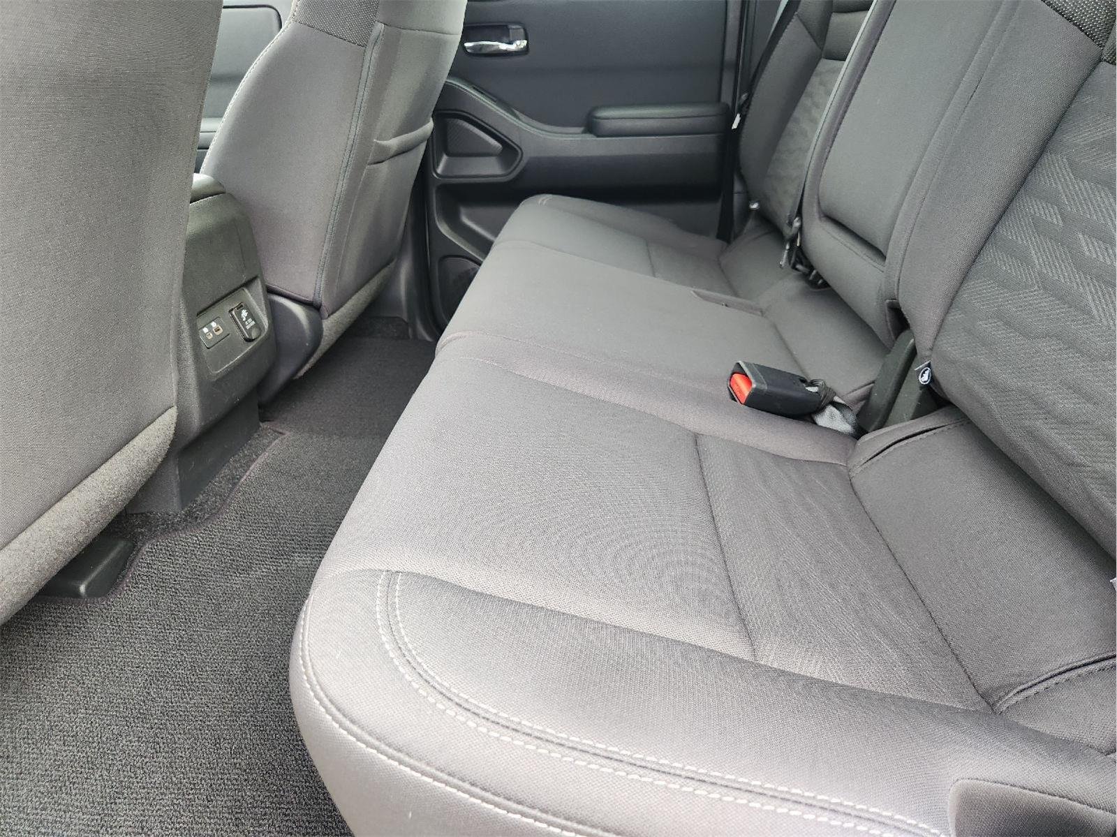 2024 Nissan Frontier photo 30 of 33