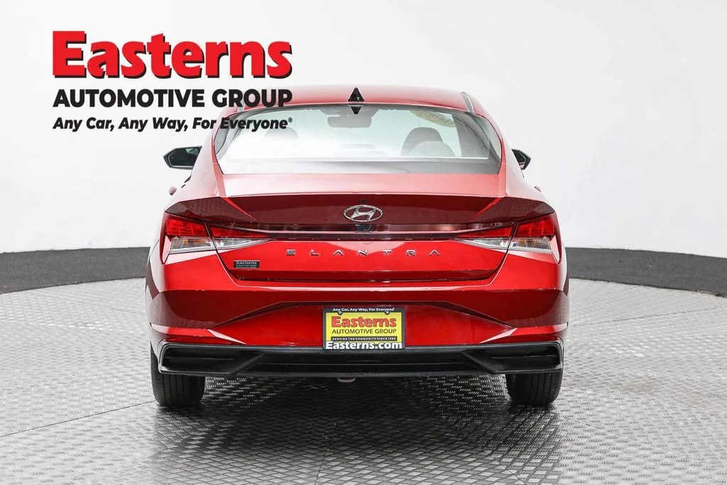 Used 2023 Red Hyundai SE image 6