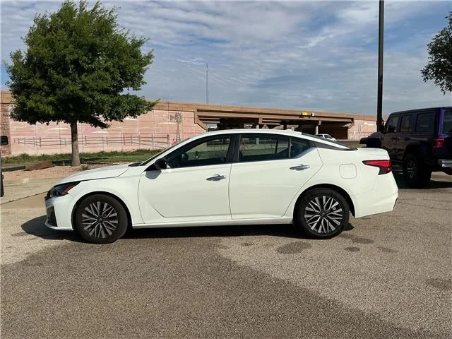 Used 2025 Pearl White Tricoat Nissan SV image 5