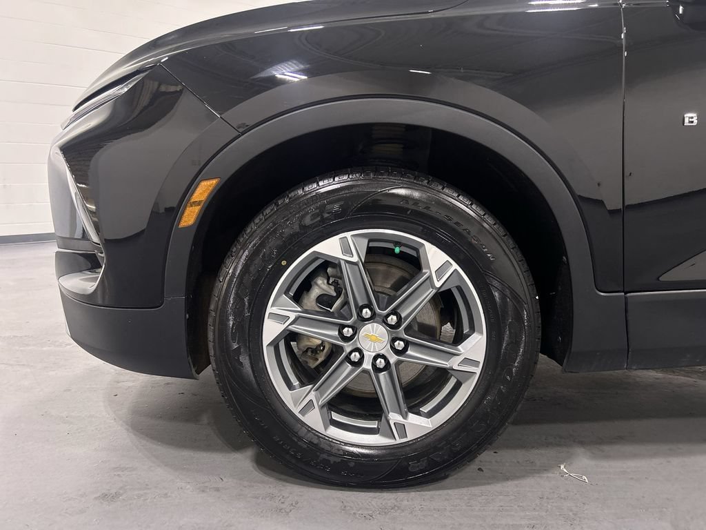 Used 2024 Black Chevrolet 2LT image 18