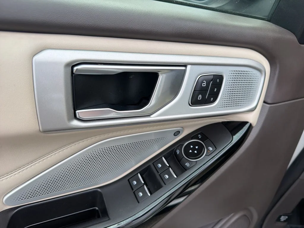 Used 2023 White Ford Platinum image 13