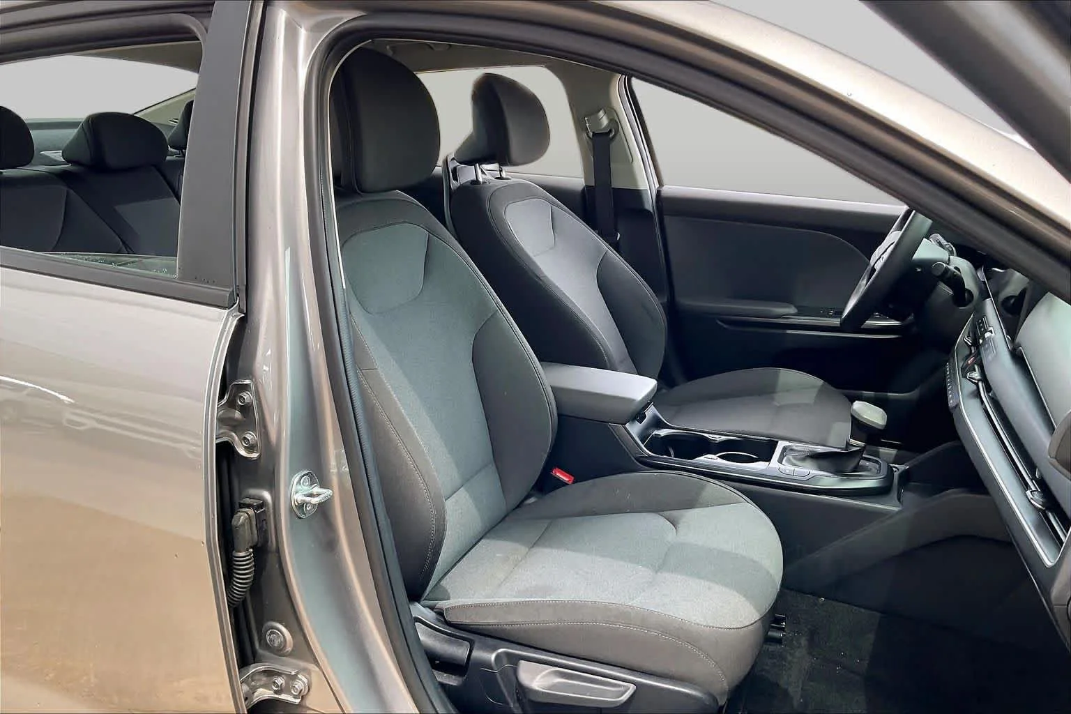 Used 2025 Steel Gray Kia LXS image 8