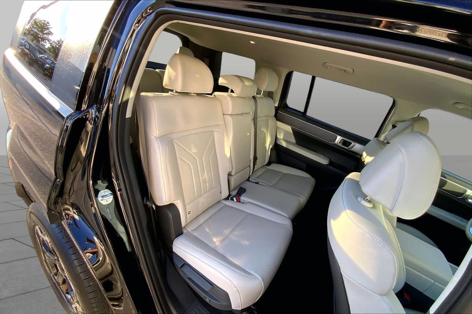 Used 2026 Phantom Black Hyundai SEL image 17