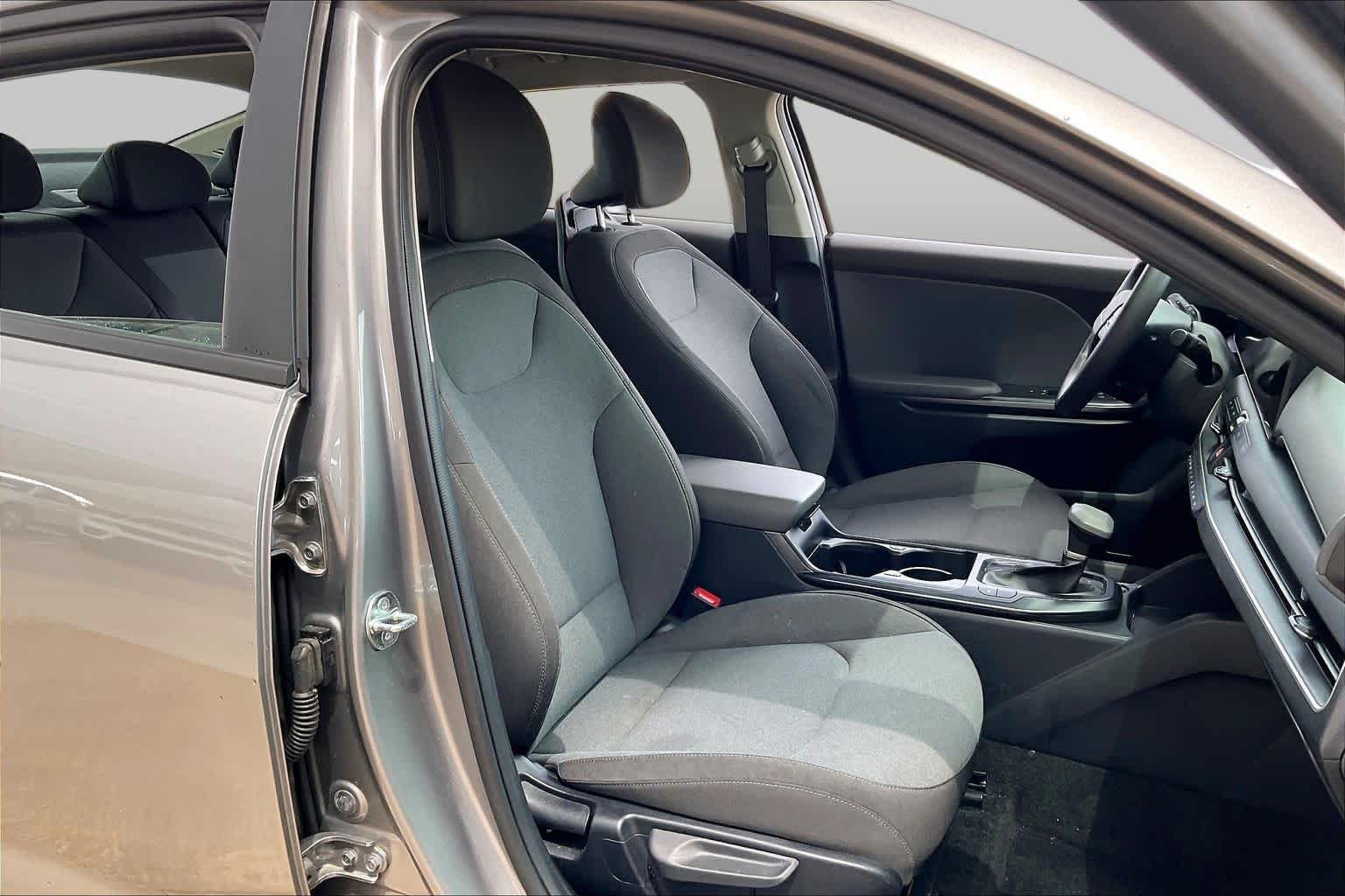 Used 2025 Steel Gray Kia LXS image 8