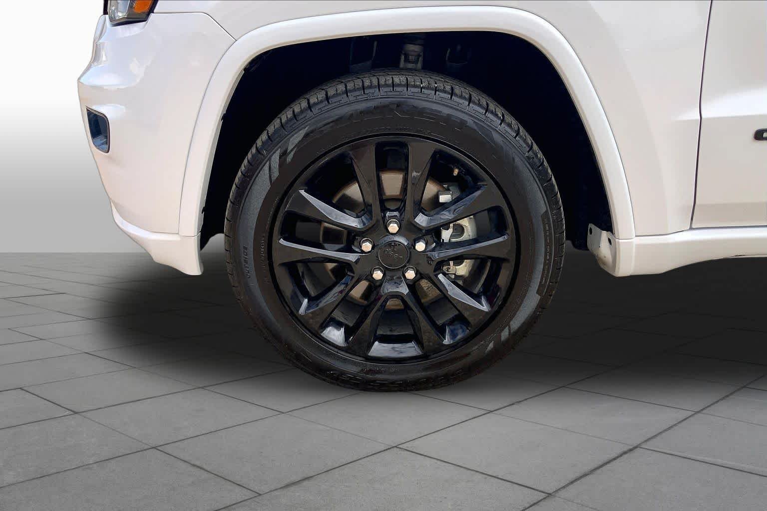 Certified Used 2021 Bright White Clearcoat Jeep Laredo X image 11