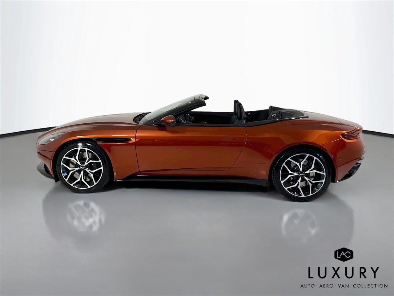 Used 2019 Cinnabar Orange Aston Martin Volante image 9