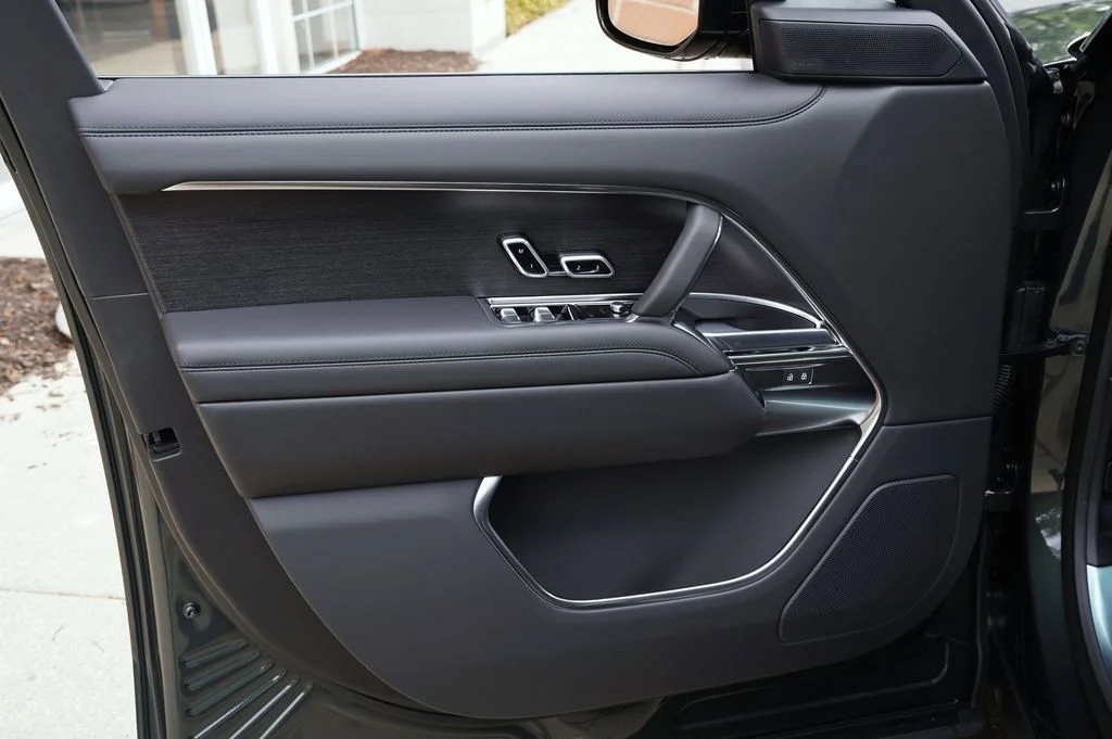 New 2026 Belgravia Green Land Rover SE image 10