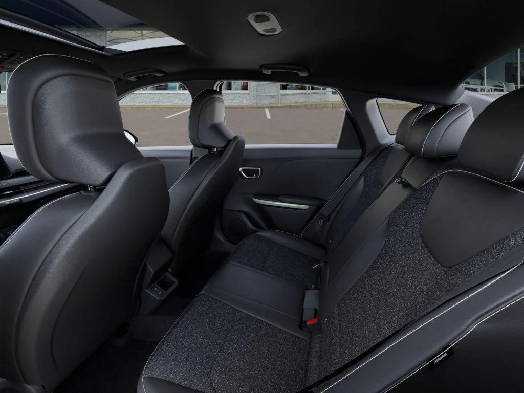 2025 Kia K4 GT-Line - Photo 18