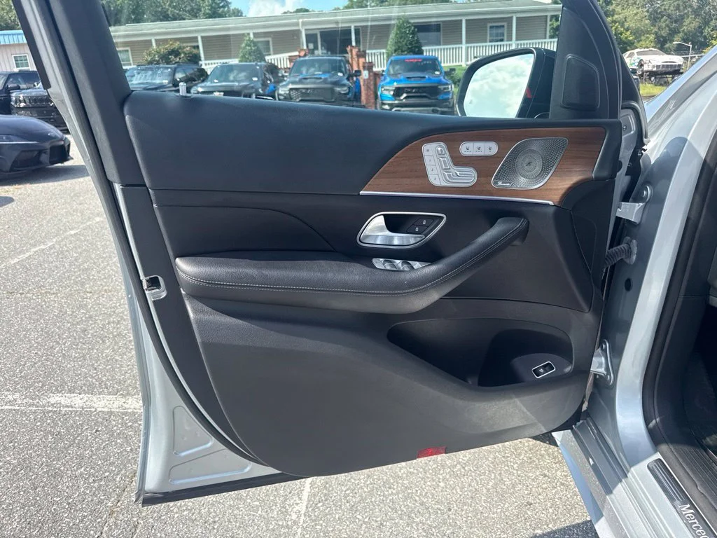 Used 2022  Mercedes-Benz GLS 450 image 23