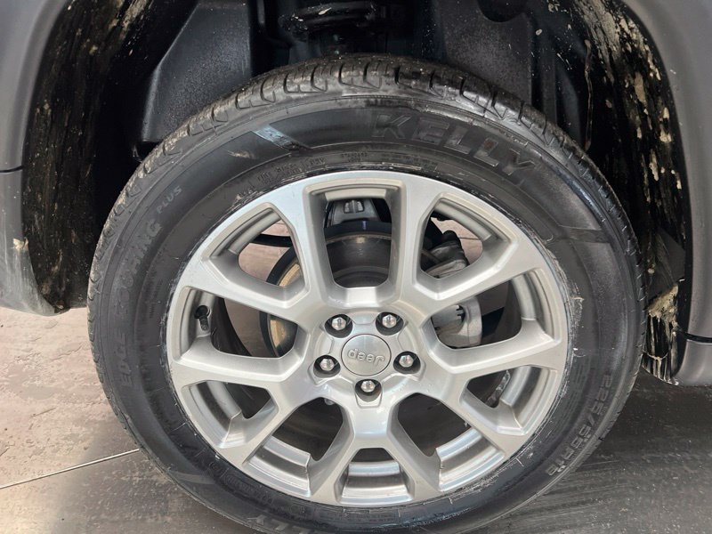 Used 2022 Black Jeep Latitude Lux image 9