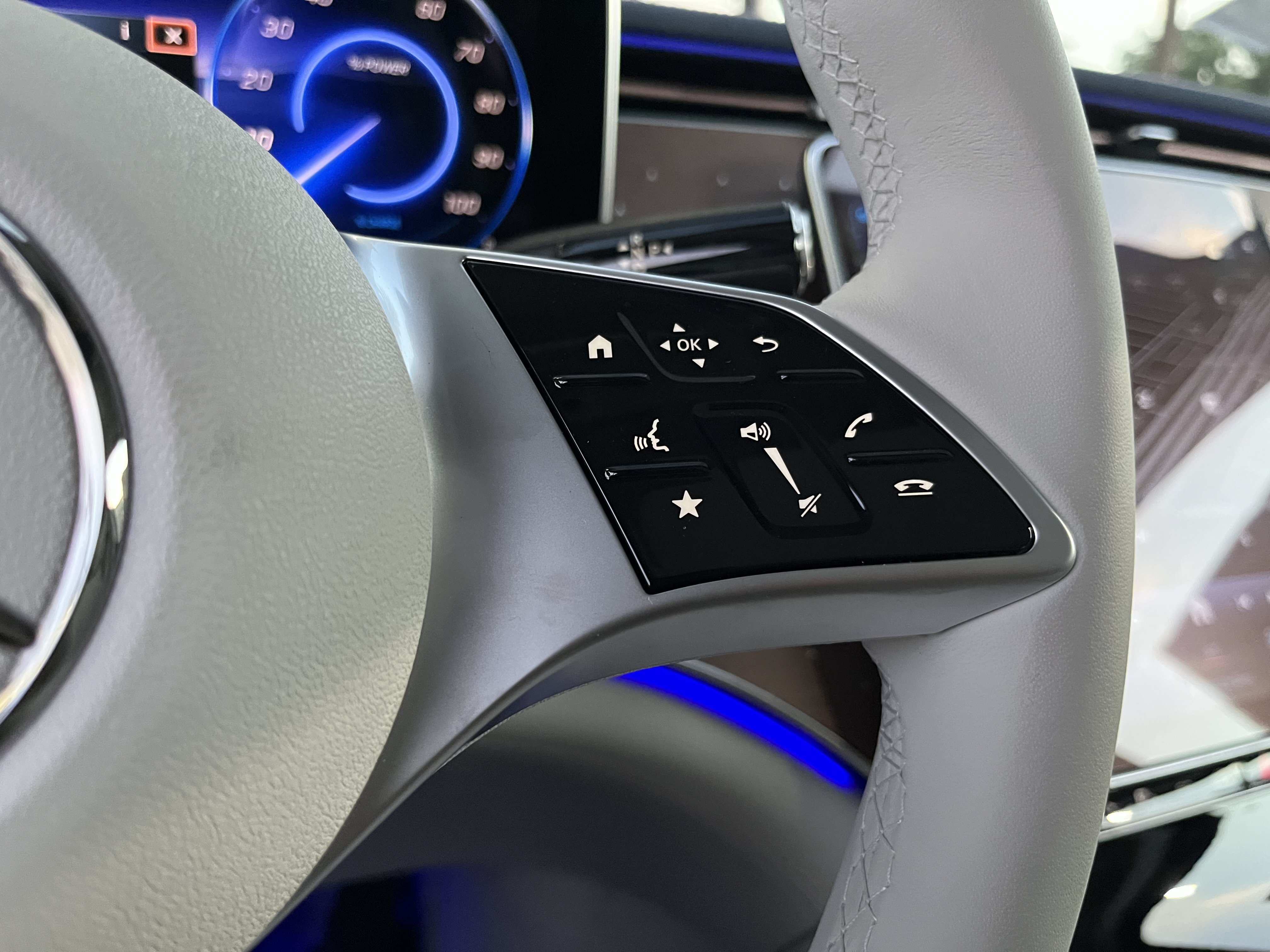 New 2026 POLAR WHITE Mercedes-Benz EQE 320 image 25