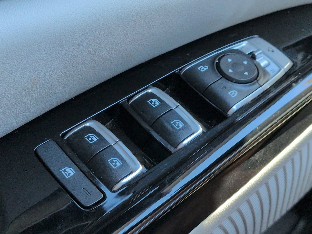 Certified Used 2024 Panthera Metal Kia SX Prestige image 29