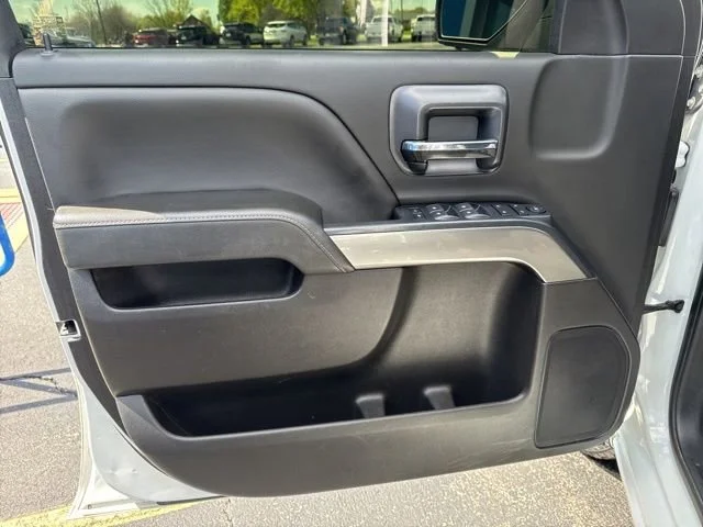 Used 2019 SUMMIT WHITE Chevrolet LT image 21