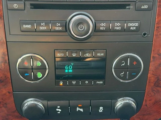 Used 2014 Silver Ice Metallic Chevrolet LT image 29