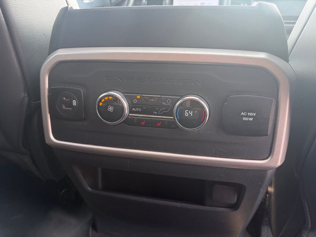 Used 2023  Ford Limited image 32