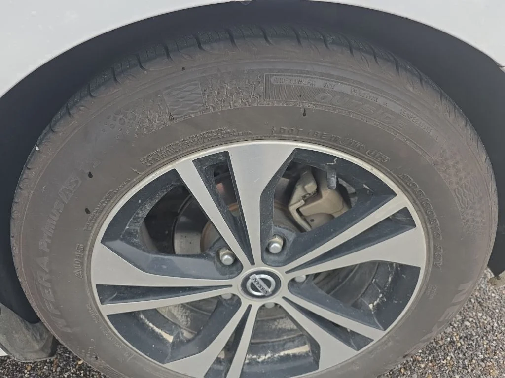 Used 2022 White Nissan SV image 8