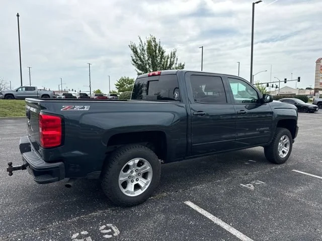 Used 2017 GRAPHITE METALLIC Chevrolet LT image 6