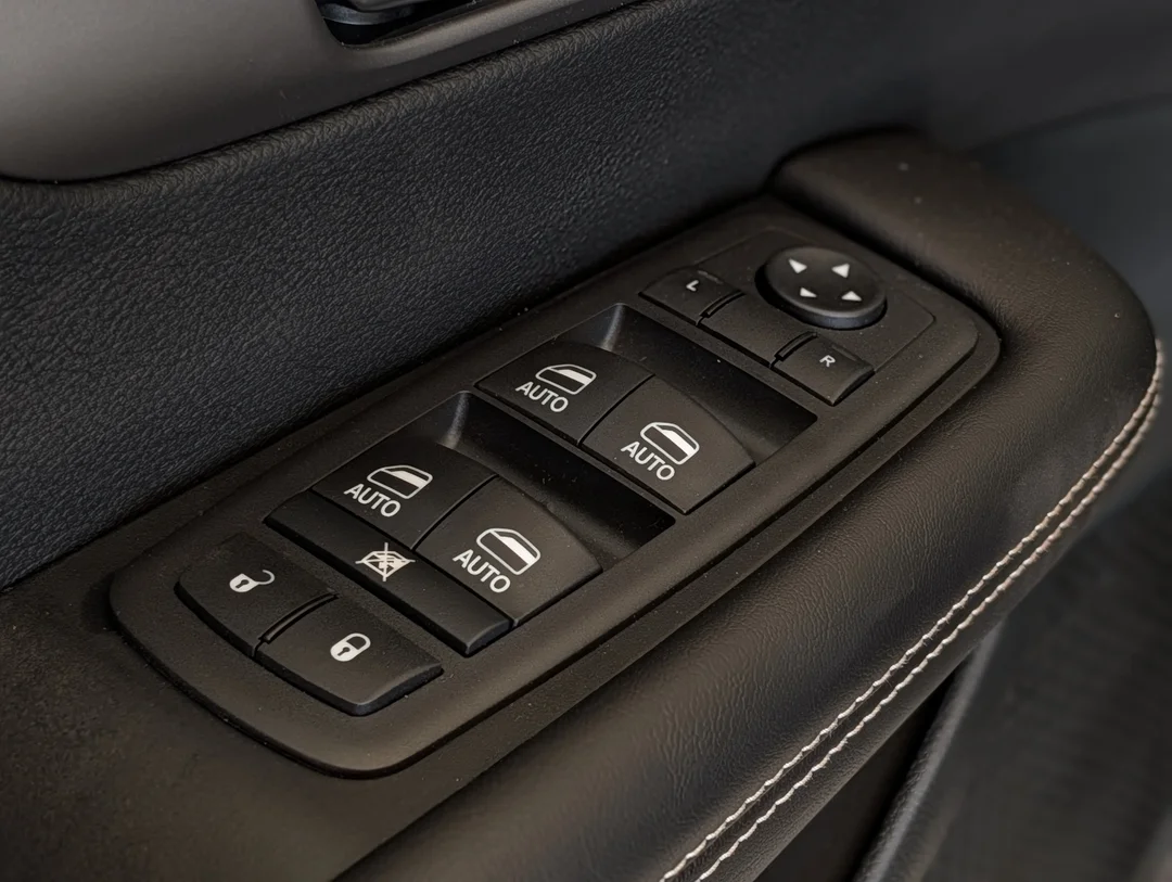 New 2027 White Chrysler Select - - AWD - 3.6L Pentastar V6 - Adaptive Cruise Control - Blind Spot Monitor & More! image 13