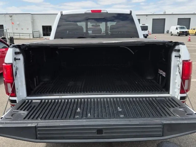 Used 2018  Ford Lariat image 15