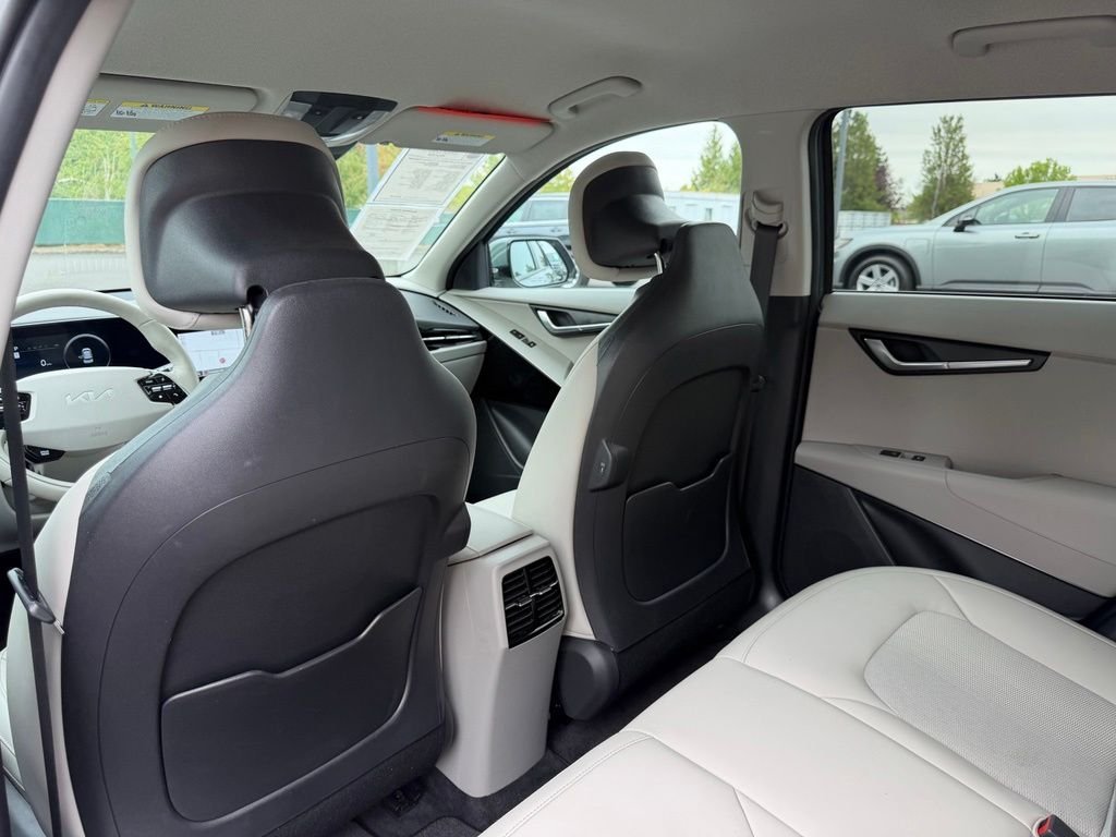 Used 2023 Cityscape Green Kia Wind image 30