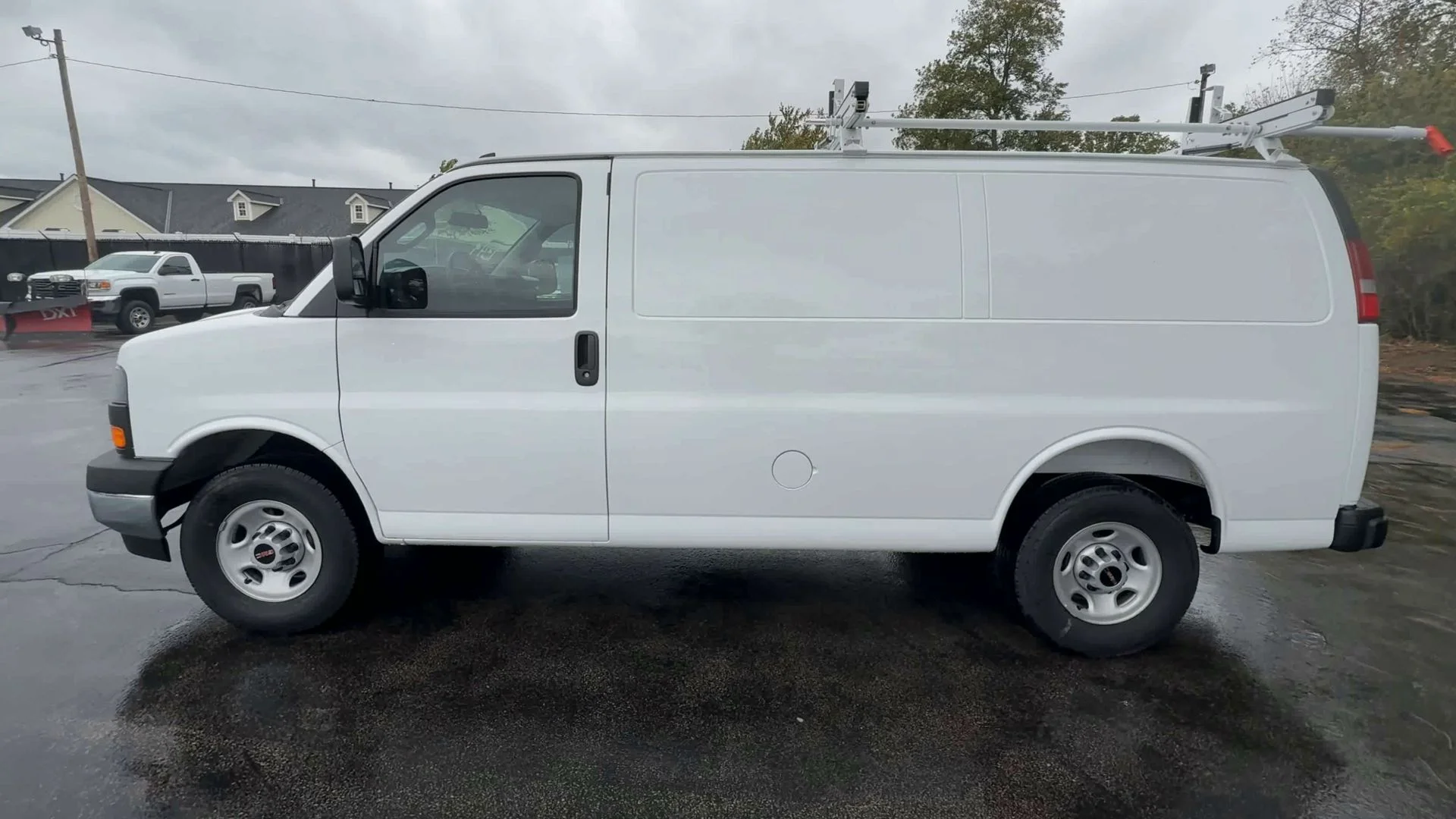 New 2025 Summit White GMC Work Van image 5