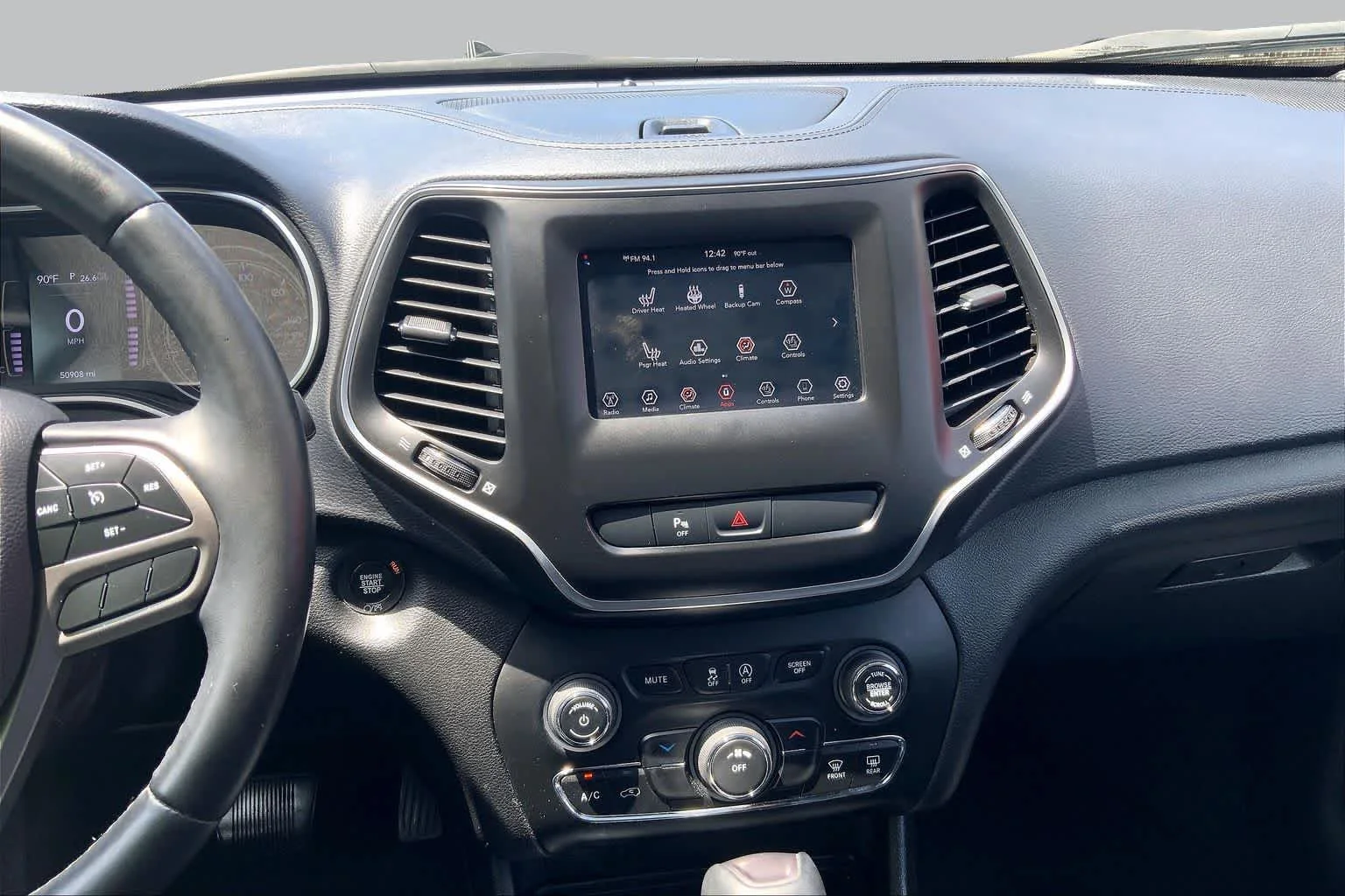 Used 2019 Light Brownstone Pearlcoat Jeep Latitude Plus image 7