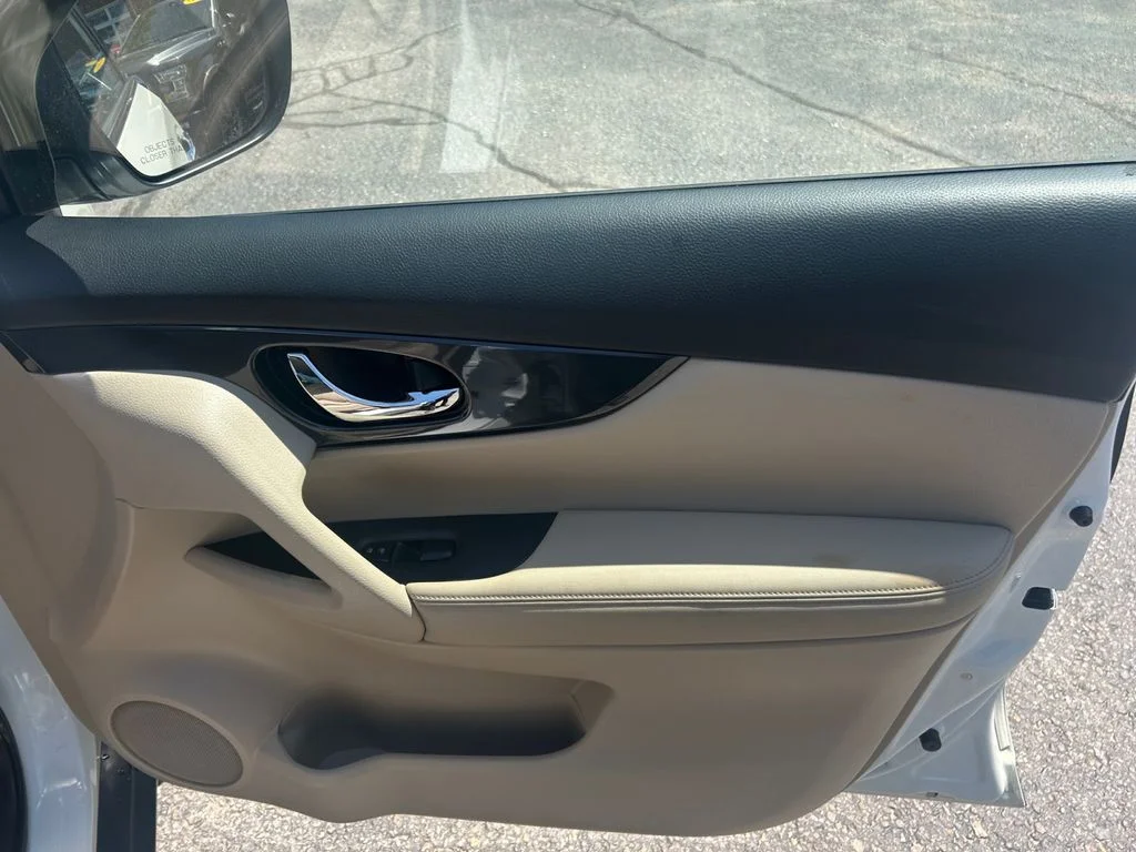 Used 2019 Pearl White Nissan SV image 17