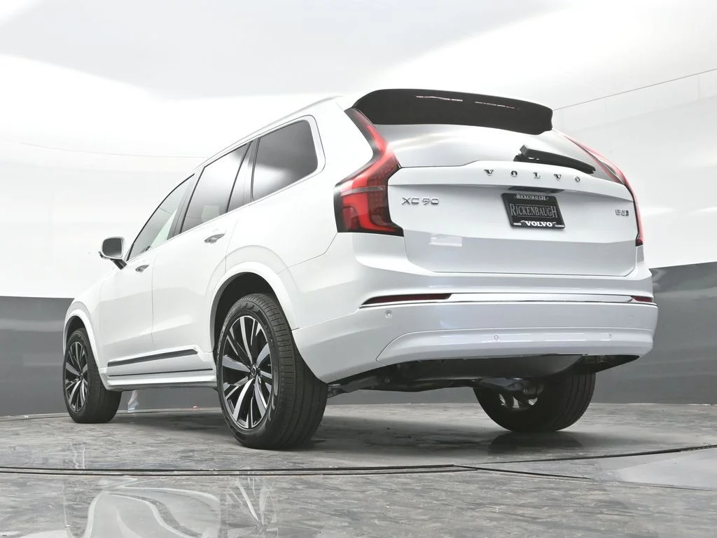 Used 2026 Crystal White Volvo Core image 30