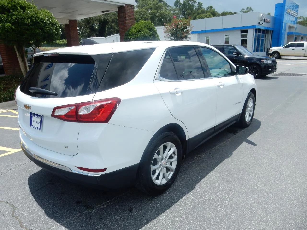 Used 2018 White Chevrolet FWD 4DR LT W/1LT image 8