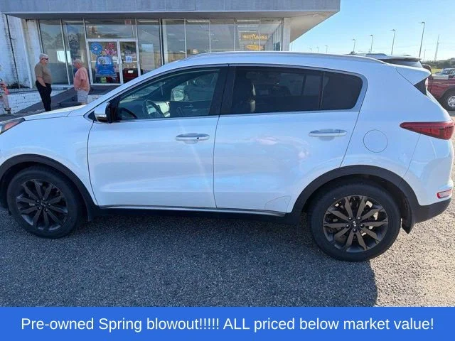 Used 2018 White Kia EX image 3