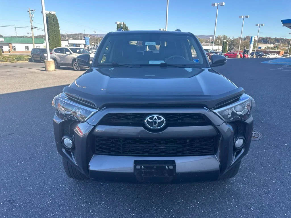 Used 2018 Magnetic Gray Metallic Toyota SR5 Premium image 8