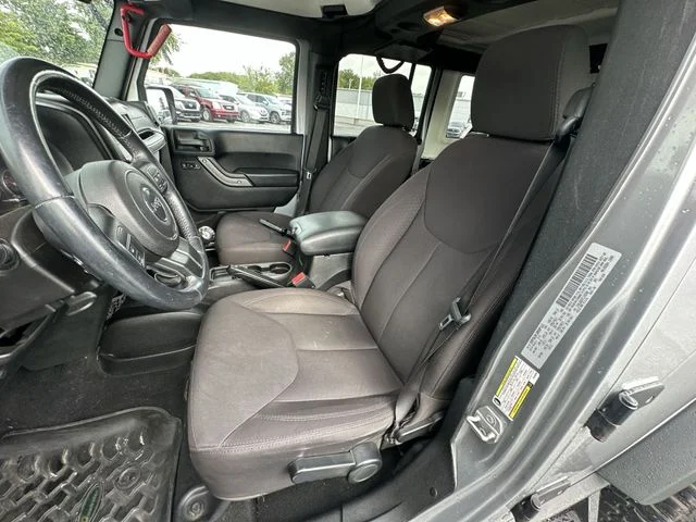 Used 2015 Silver Jeep Unlimited Sport image 15