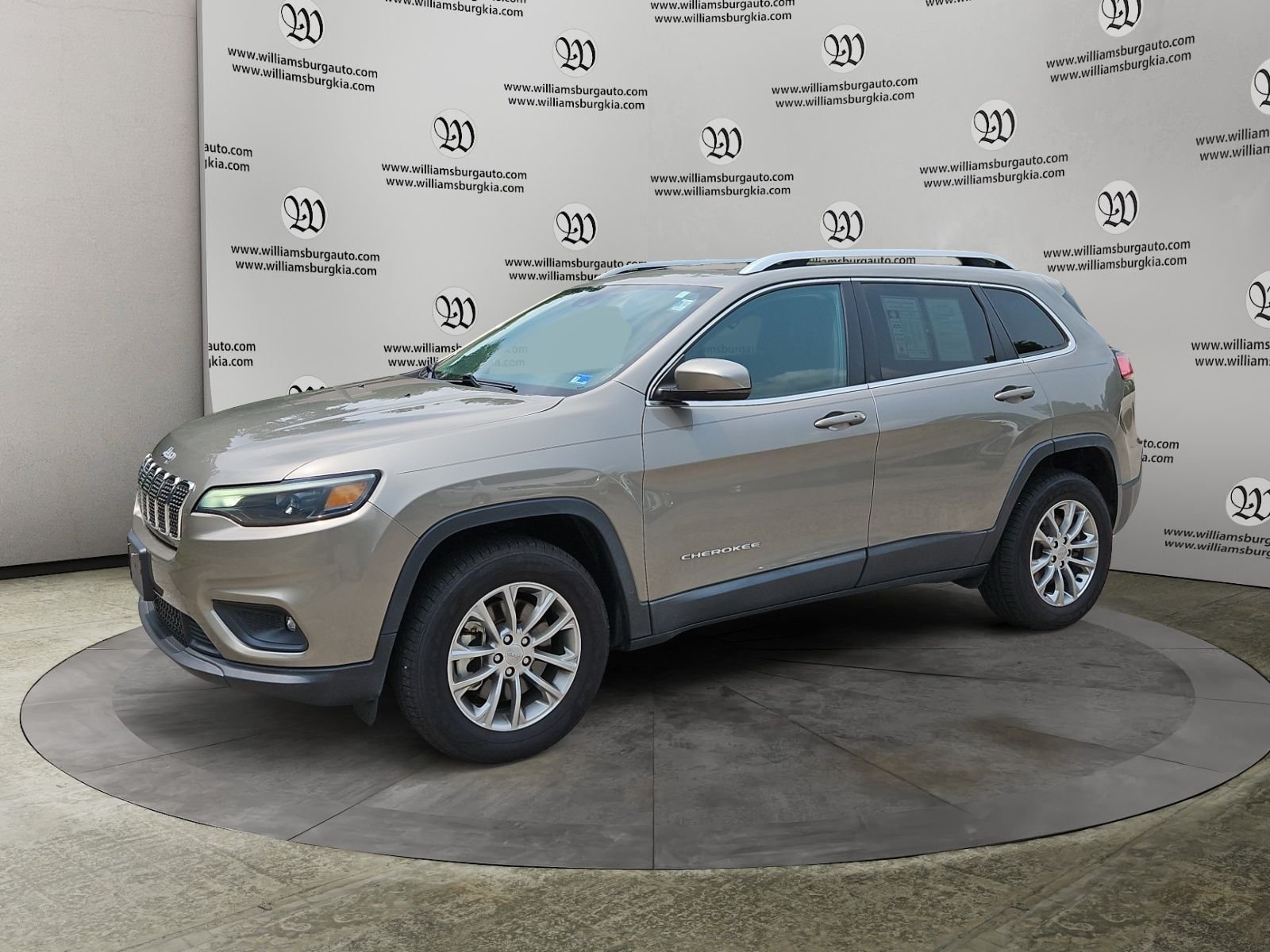 Used 2021 Beige Jeep Latitude Plus image 1