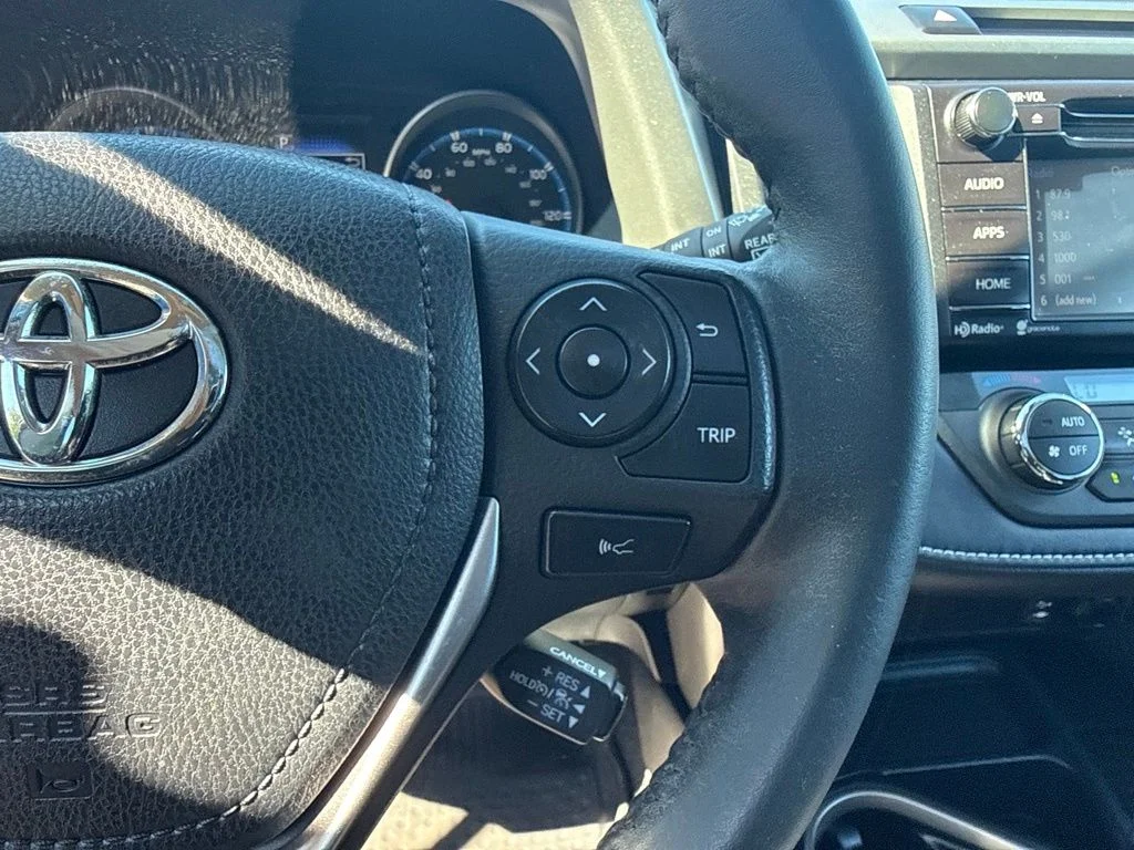 Used 2018 Ruby Flare Pearl Toyota XLE image 12