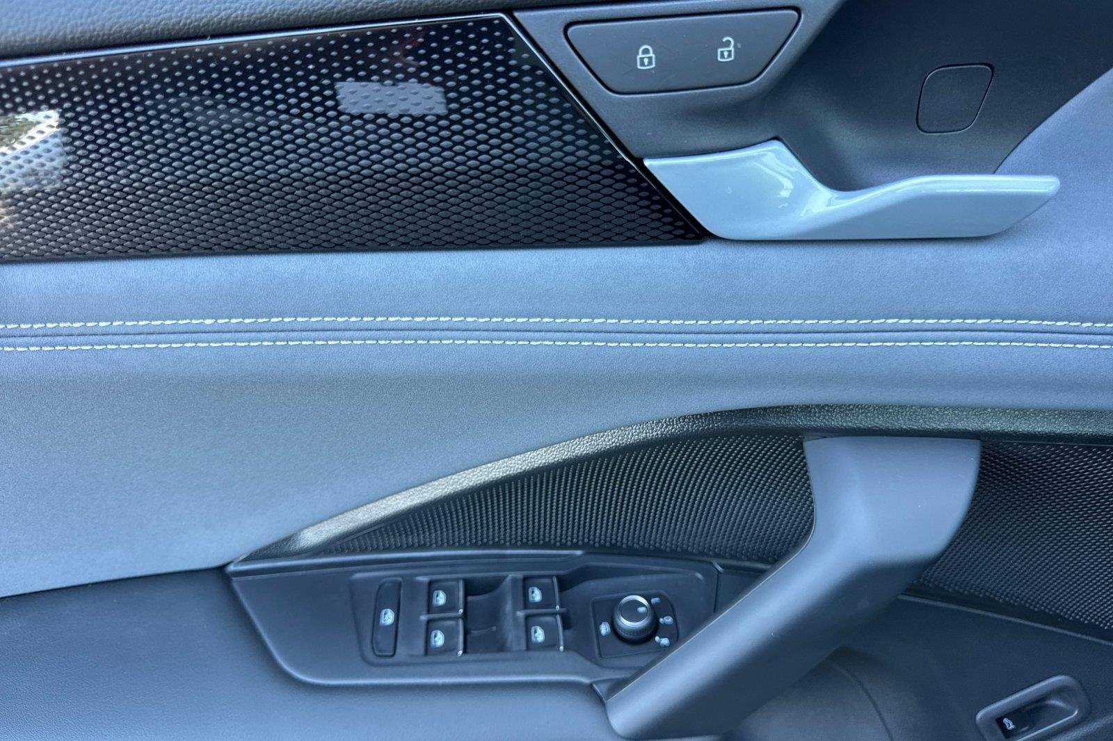 New 2026 Sandstone w/Deep Black Roof Volkswagen SE R-Line Black image 11