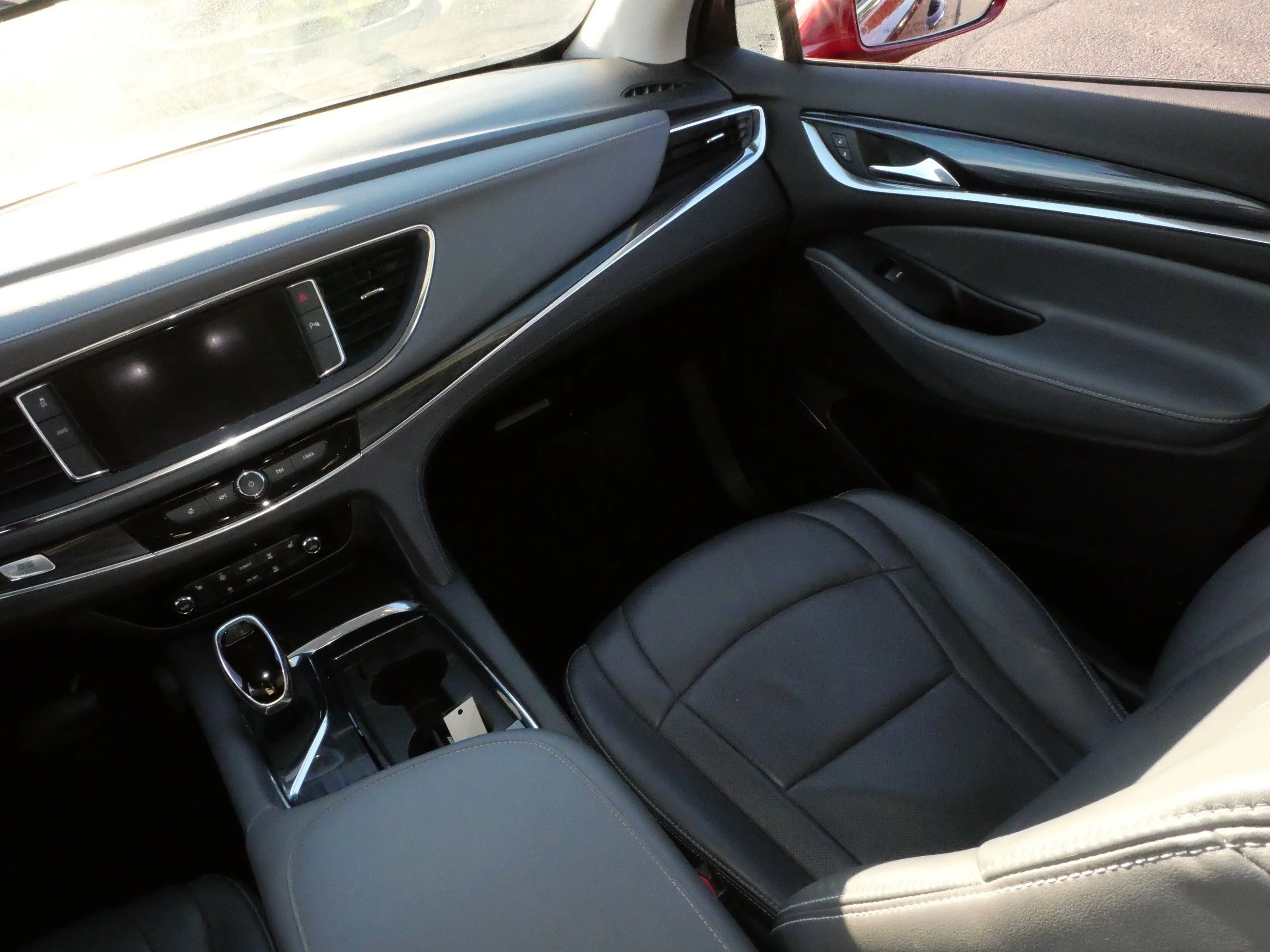 Used 2018 Red Quartz Tintcoat Buick Essence image 11